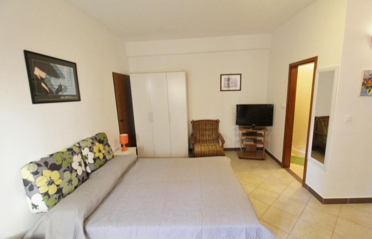 Apartments Zambratija With Sea View Kültér fotó